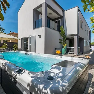 House With Pool Ledenko , Biograd Na Moru Chorwacja