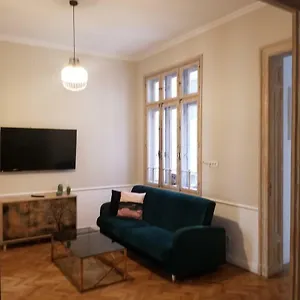 https://lascar-catargiu-vila.bucharesthotelsnow.com